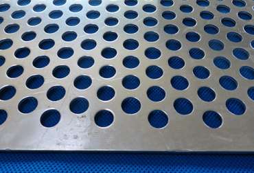 不銹鋼沖孔網的加工注意要點 不銹鋼沖孔網的加工注意要點